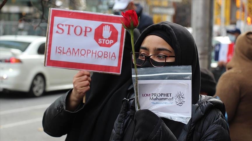 Pandemi COVID-19 Perdalam Islamofobia Online Di Eropa